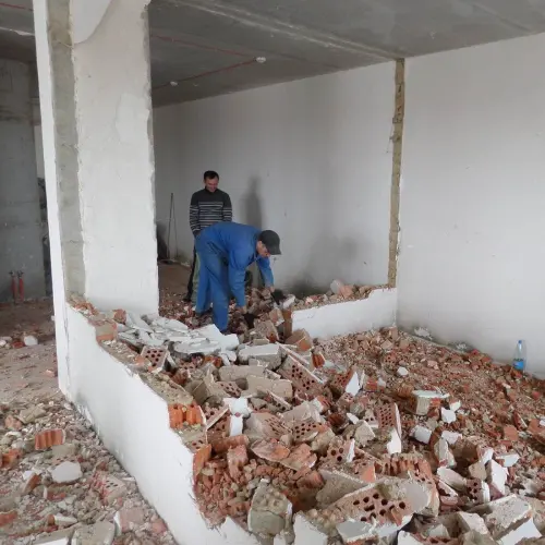 Демонтаж стен и перегородок