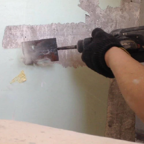 Демонтаж обоев, краски